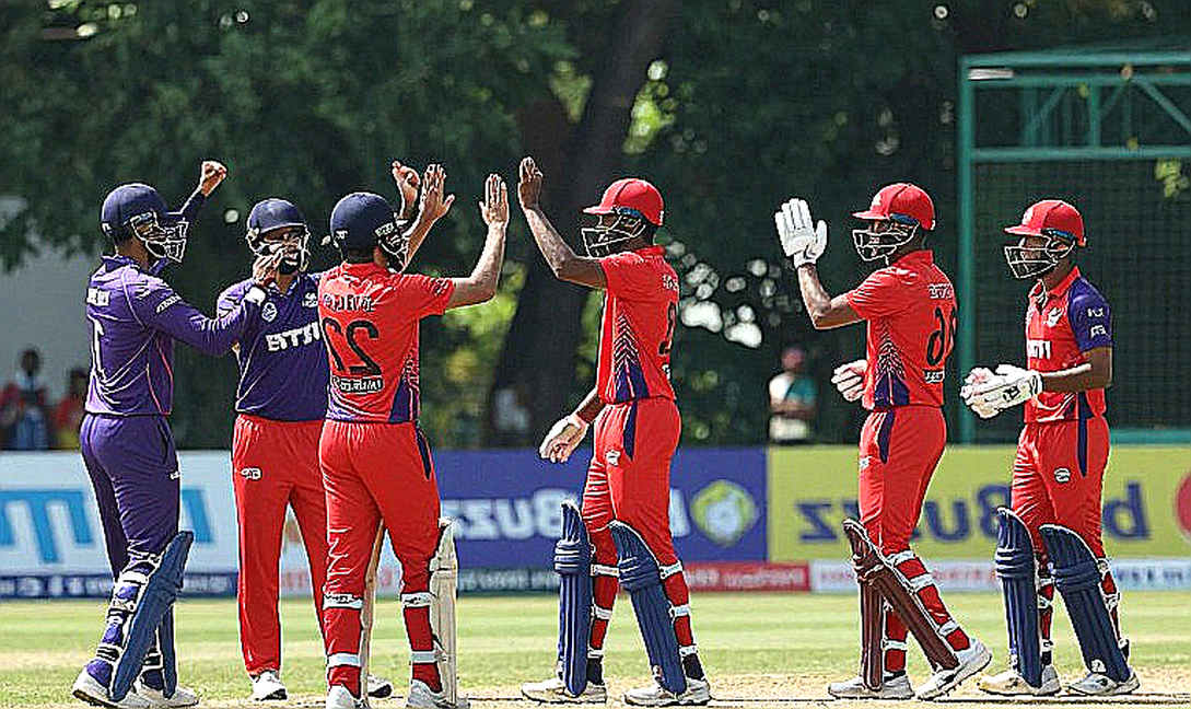ডেথ ওভারের নীরব অ্যারিথমেটিক: কোলাহল, নীরবতা আর টি-টোয়েন্টির তিনটি সূচক