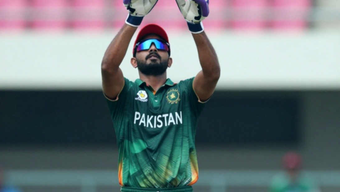 স্যান্ডপেপারের ছায়ায় লেখা আত্মজীবনী: স্কোরবোর্ড যে নীরবতা ভুলে গেছে