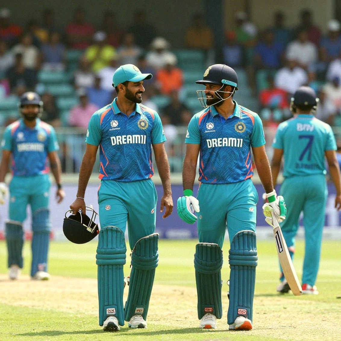 ভিসা অফিস আর রিহ্যাব রুম: যে দুই জায়গায় ট্রফির ভাগ্য লেখা হয়, স্কোরবোর্ড যেখানে যায় না