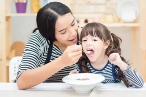 Inilah Cara Membangkitkan Nafsu Makan Si Kecil