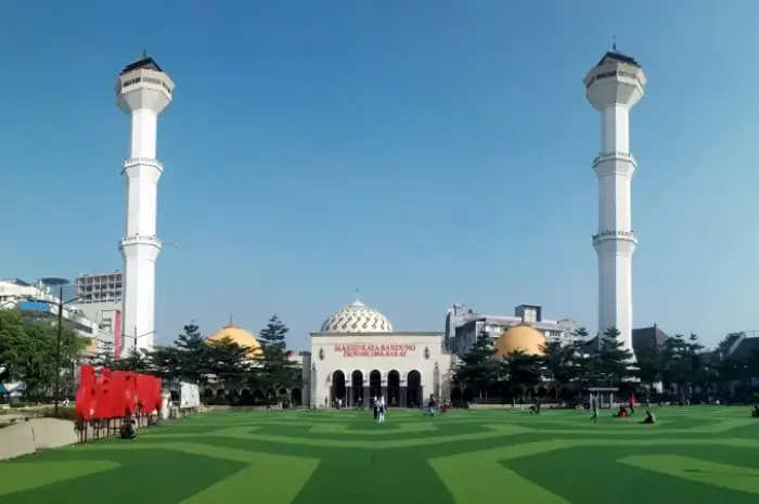 Masjid Raya Kota Bandung: Destinasi Religi yang Sarat Sejarah