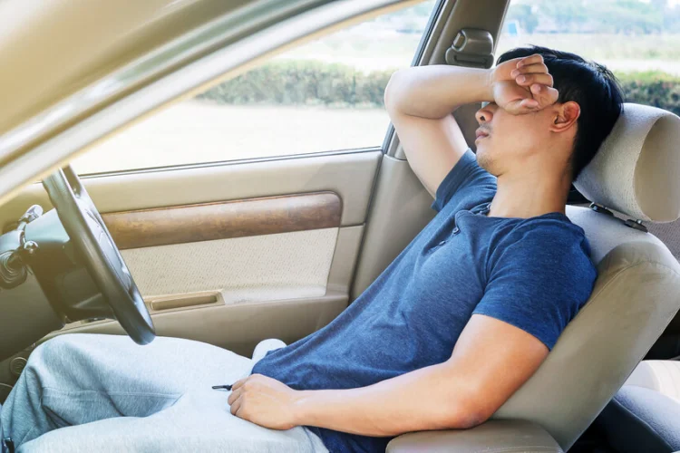Hindari Microsleep Saat Perjalanan Jauh: 5 Tips Penting Agar Tetap Fokus di Jalan