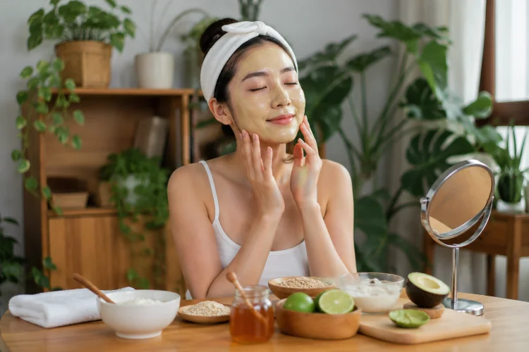 6 Cara Membuat Masker Wajah Alami agar Kulit Cerah dan Glowing
